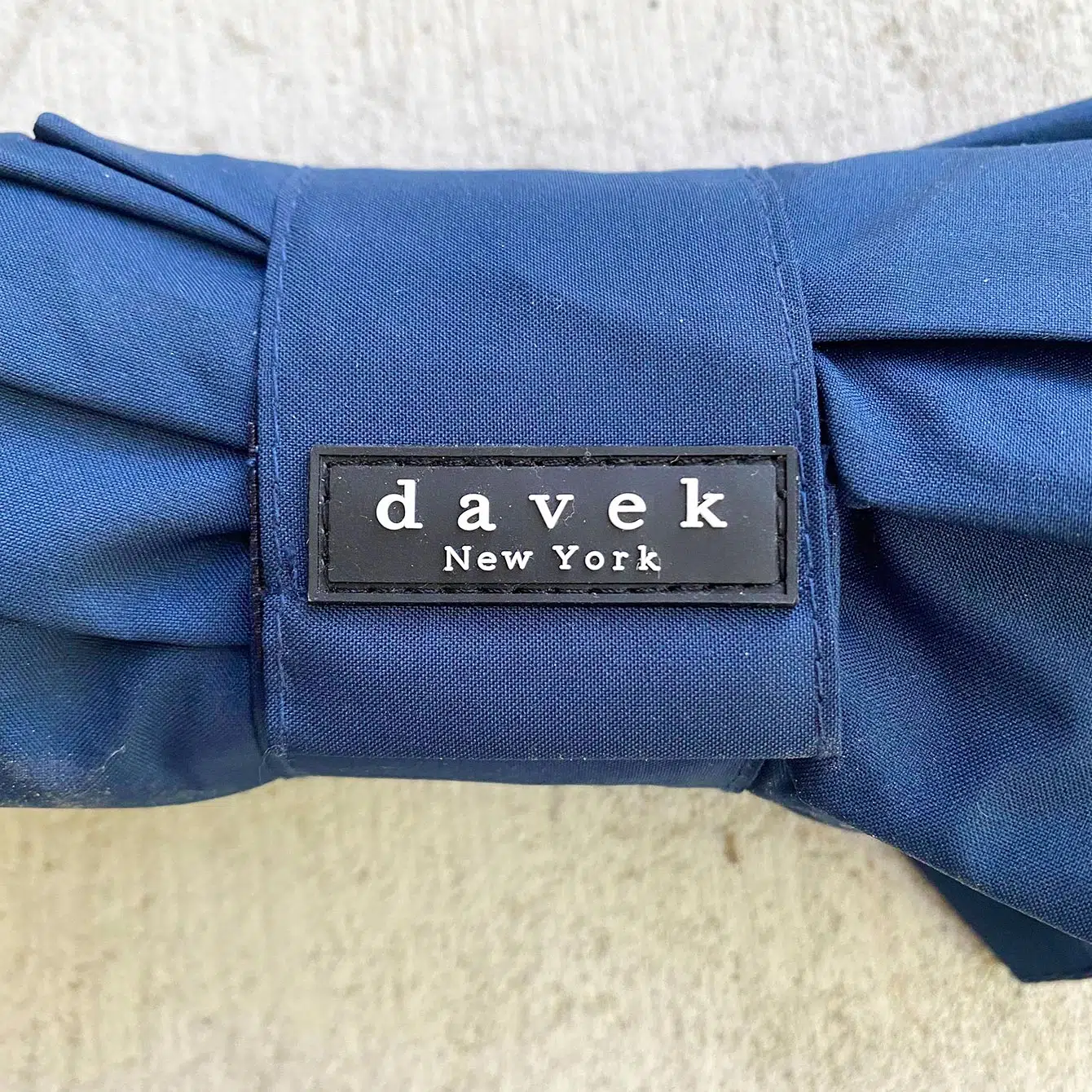 Davek Elite logo close up